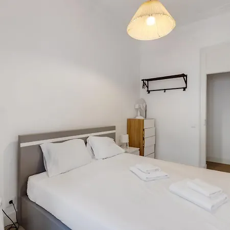 公寓 Bright 1br Castelo Sao Jorge - Graca Getaway | By Airnest Lisboa